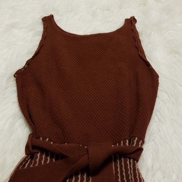 Beautiful belted dress size medium - Picture 5 of 8